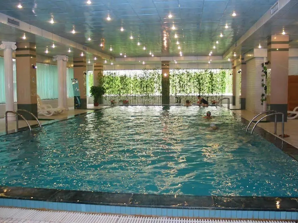 Xinxiang Business Hotel 4*,
